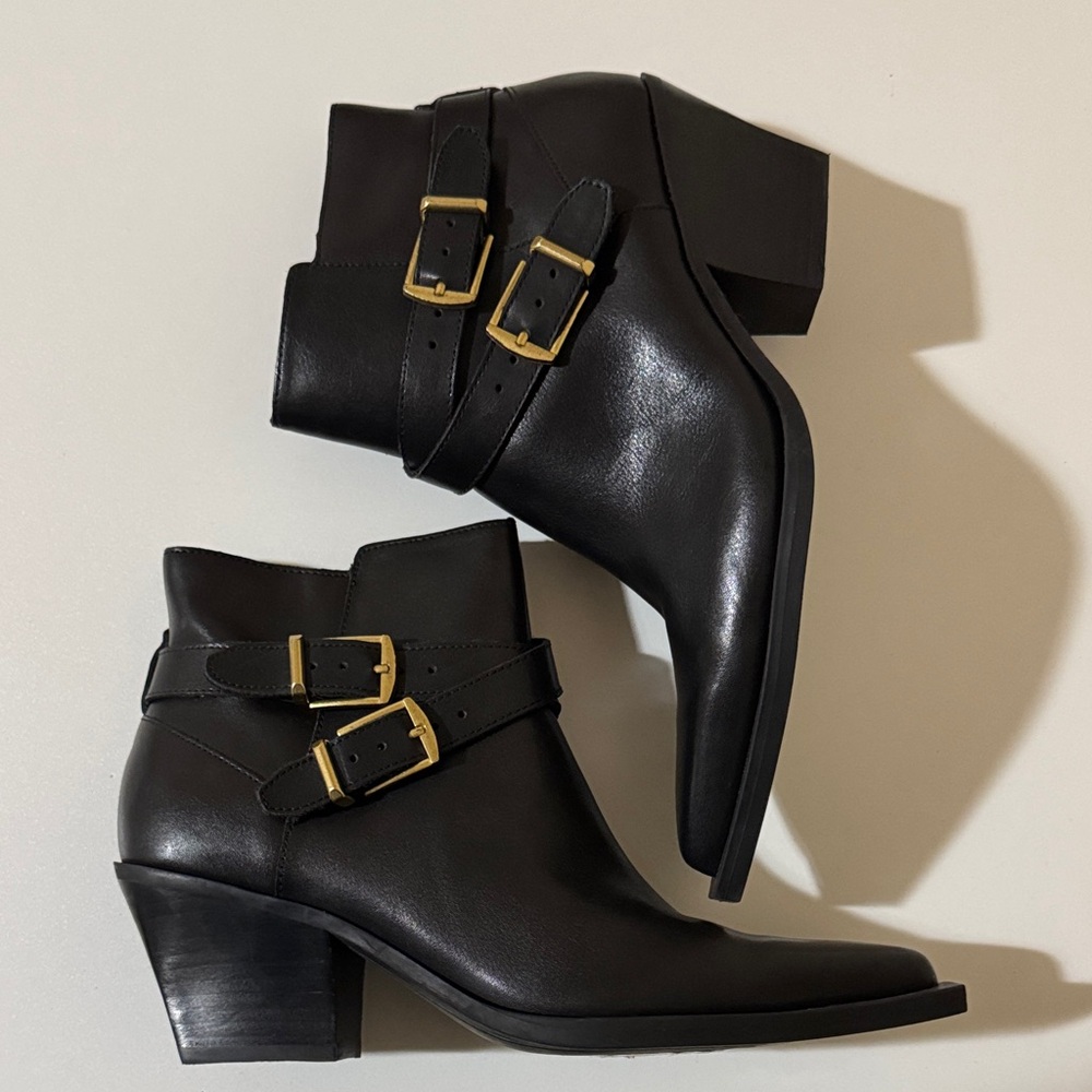 Dolce Vita New black and gold booties